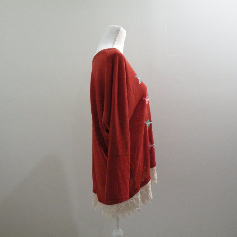 Southern Grace_M_used_red with writing "believe love faith hope"_long sleeve - Picture 4 of 6